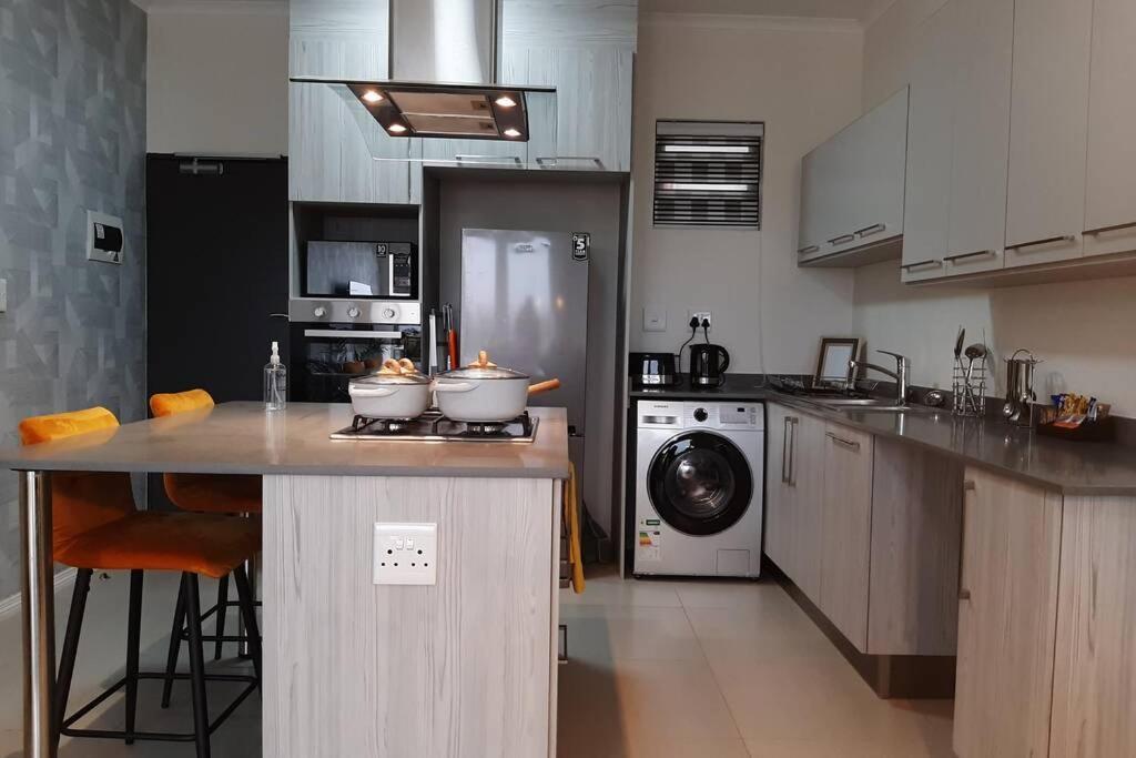 Mikeys Place On New: 2Bed2Bath No.1 With Free Wifinetflix ミッドラント エクステリア 写真